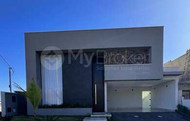 Imagem: A casa possui 4 Dormitórios, 5 Banheiros, 5 Vagas na garagem