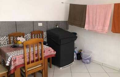 Imagem: A casa possui 3 Dormitórios, 2 Banheiros, 1 Vaga na garagem