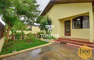 Imagem: A casa possui 4 Dormitórios, 3 Banheiros, 5 Vagas na garagem