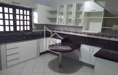 Imagem: A casa possui 3 Dormitórios, 2 Banheiros, 2 Vagas na garagem