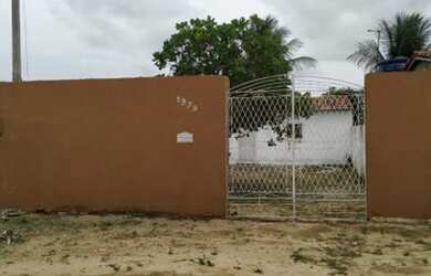 Imagem: A casa possui 2 Dormitórios, 1 Banheiro e 1 Vaga na garagem