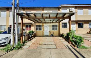 Imagem: A casa possui 3 Dormitórios, 2 Banheiros, 2 Vagas na garagem