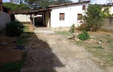 Imagem: A casa possui 3 Dormitórios, 1 Banheiro, 1 Vaga na garagem