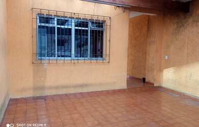 Imagem: A casa possui 2 Dormitórios, 2 Banheiros, 2 Vagas na garagem