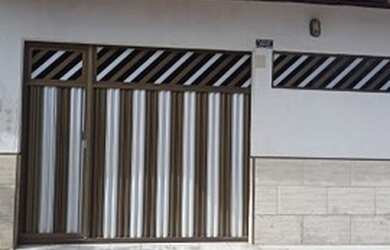 Imagem: A casa possui 2 Dormitórios, 2 Banheiros, 1 Vaga na garagem