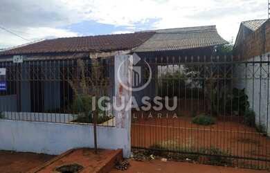 Imagem: A casa possui 2 Dormitórios, 1 Banheiro, 1 Vaga na garagem