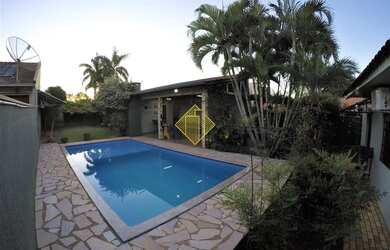 Imagem: A casa possui 2 Dormitórios, 2 Banheiros, 5 Vagas na garagem