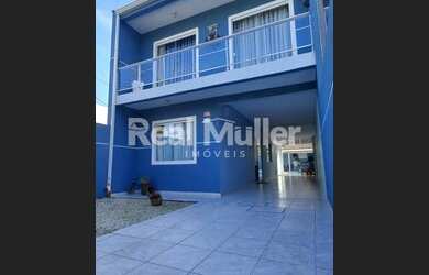 Imagem: A casa possui 3 Dormitórios, 3 Banheiros, 3 Vagas na garagem