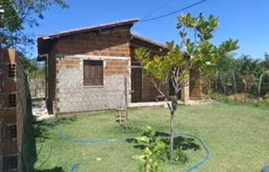 Imagem: A casa possui 2 Dormitórios, 2 Banheiros, 1 Vaga na garagem