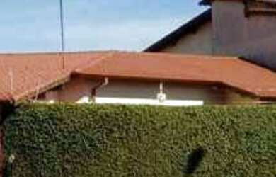 Imagem: A casa possui 2 Dormitórios, 2 Banheiros, 2 Vagas na garagem