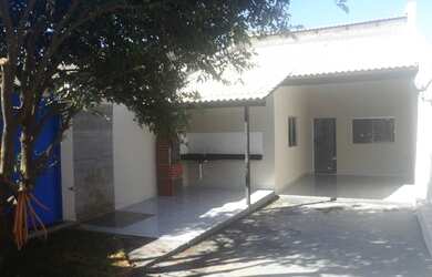 Imagem: A casa possui 3 Dormitórios, 1 Banheiro, 3 Vagas na garagem