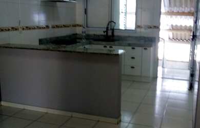 Imagem: A casa possui 3 Dormitórios, 4 Banheiros, 5 Vagas na garagem