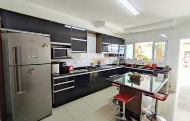 Imagem: A casa em condomínio possui 3 Dormitórios, 5 Banheiros, 2