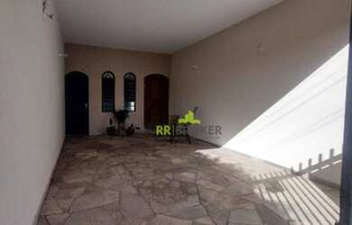 Imagem: A casa possui 3 Dormitórios, 1 Banheiro, 1 Vaga na garagem