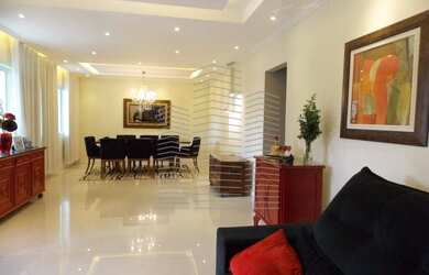 Imagem: A casa em condomínio possui 4 Dormitórios, 5 Banheiros, 3