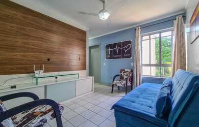 Imagem: O apartamento possui 2 Dormitórios, 1 Banheiro, 1 Vaga na garagem