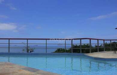 Imagem: A casa em condomínio possui 5 Dormitórios, 5 Banheiros, 5