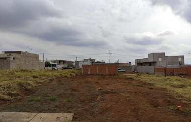 Imagem: O terreno possui 200m² de Área e está localizado em Jardim