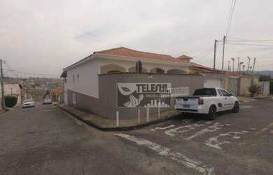 Imagem: A casa possui 5 Dormitórios, 3 Banheiros, 3 Vagas na garagem