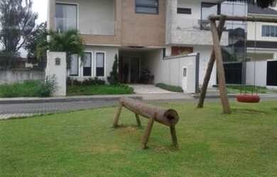 Imagem: A casa em condomínio possui 4 Dormitórios, 4 Banheiros, 3