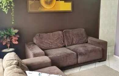 Imagem: A casa possui 3 Dormitórios, 2 Banheiros, 2 Vagas na garagem