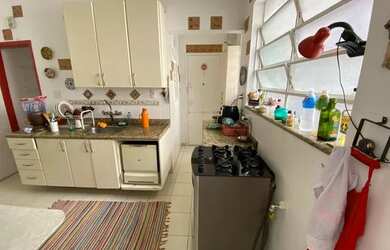 Imagem: O apartamento possui 3 Dormitórios, 1 Banheiro, 1 Vaga na garagem