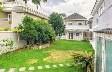 Imagem: A casa em condomínio possui 4 Dormitórios, 5 Banheiros, 5