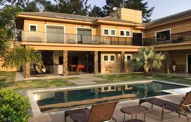 Imagem: A casa em condomínio possui 4 Dormitórios, 5 Banheiros, 5