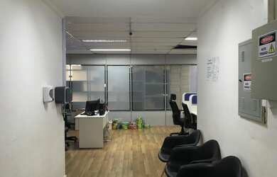 Imagem: O depósito possui 2 Vagas na garagem, 140m² de Área e está