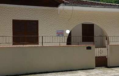 Imagem: A casa possui 3 Dormitórios e está localizado em Areal, RJ