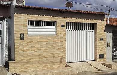 Imagem: A casa possui 2 Dormitórios, 2 Banheiros, 1 Vaga na garagem