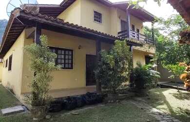 Imagem: A casa em condomínio possui 5 Dormitórios, 4 Banheiros, 3