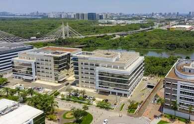 Imagem: O depósito possui 5 Vagas na garagem e 827m² de Área e está