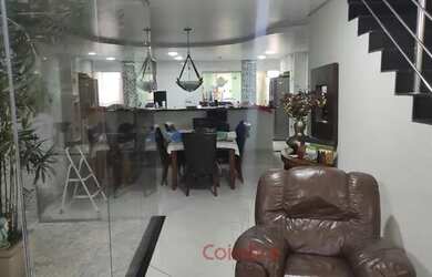 Imagem: A casa possui 2 Dormitórios, 3 Banheiros, 1 Vaga na garagem