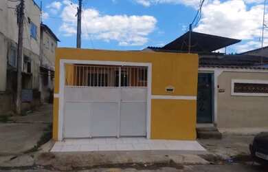 Imagem: A casa possui 2 Dormitórios, 1 Vaga na garagem, 80m² de Área