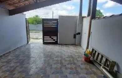 Imagem: A casa possui 3 Dormitórios, 3 Banheiros, 2 Vagas na garagem