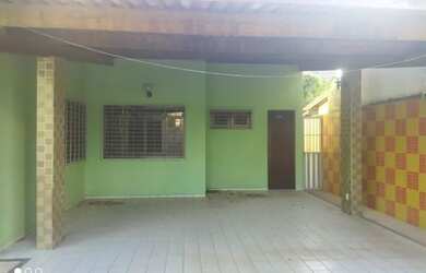 Imagem: A casa possui 5 Dormitórios, 3 Banheiros, 5 Vagas na garagem