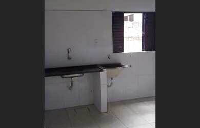 Imagem: A casa possui 1 Dormitório, 1 Banheiro e 1 Vaga na garagem