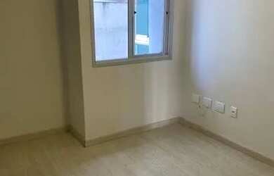 Imagem: O apartamento possui 3 Dormitórios, 1 Banheiro, 2 Vagas na