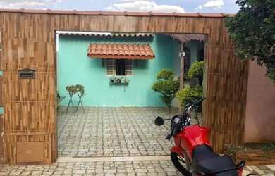 Imagem: A casa possui 2 Dormitórios, 2 Banheiros, 1 Vaga na garagem