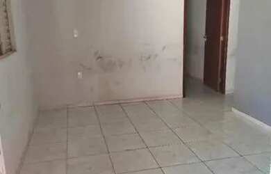 Imagem: A casa possui 3 Dormitórios, 2 Banheiros, 2 Vagas na garagem