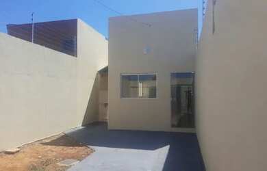 Imagem: A casa possui 2 Dormitórios e 2 Banheiros e está localizado