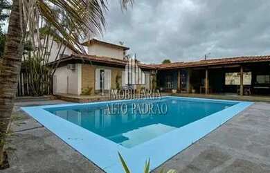 Imagem: A casa possui 4 Dormitórios, 5 Banheiros, 5 Vagas na garagem