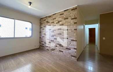 Imagem: O apartamento possui 3 Dormitórios, 1 Banheiro, 2 Vagas na