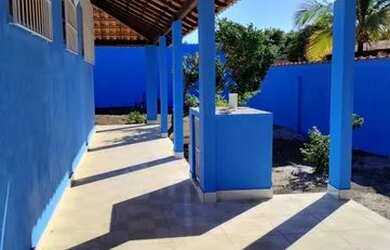 Imagem: A casa possui 2 Dormitórios, 2 Banheiros, 2 Vagas na garagem