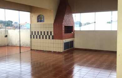 Imagem: A casa possui 4 Dormitórios, 5 Banheiros, 2 Vagas na garagem