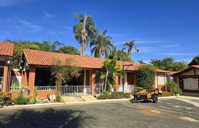 Imagem: A casa em condomínio possui 4 Dormitórios, 4 Banheiros, 4