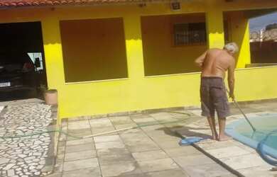 Imagem: A casa possui 5 Dormitórios, Acomodam 30 pessoas, 5 Vagas na