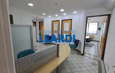 Imagem: O depósito possui 4 Vagas na garagem, 85m² de Área, Imóvel