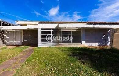 Imagem: A casa possui 1 Dormitório, 1 Banheiro, 4 Vagas na garagem